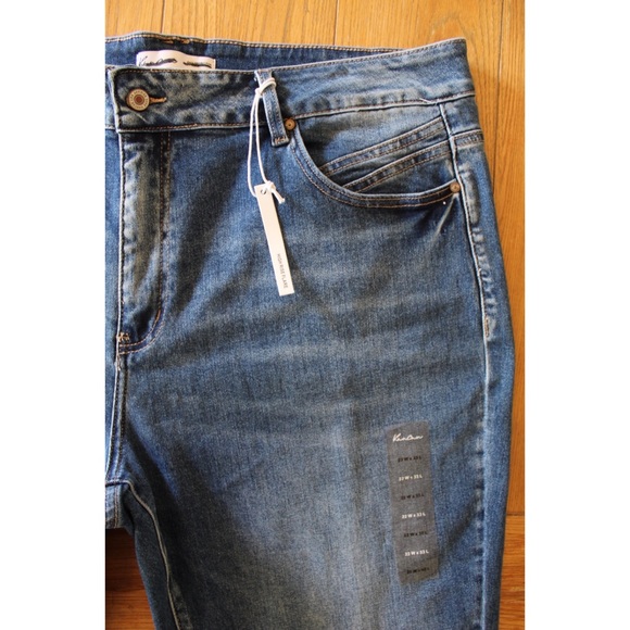 NEW KanCan Flare High Rise Back Seam Jeans Plus Size 22 Long - Picture 7 of 12